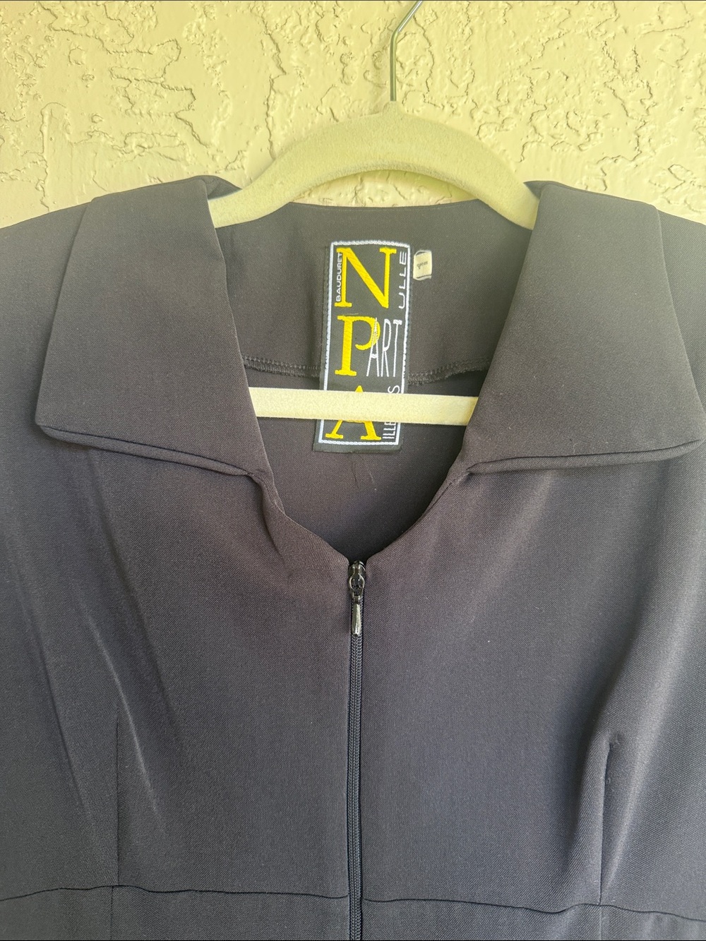 Black Zip-Front Long Sleeve Jacket - Picture 3 of 11